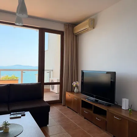Sea View Апартамент *